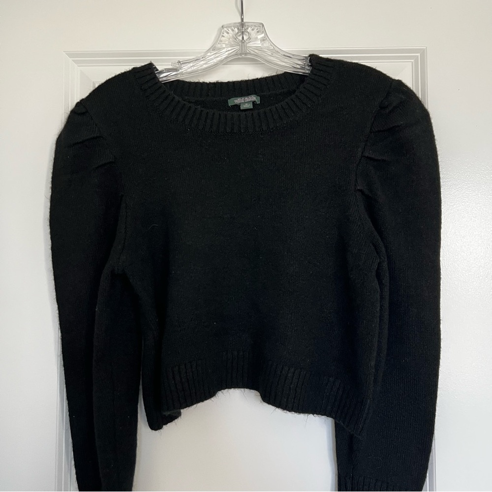Black cropped puff sleeve sweater